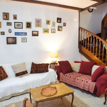 Holiday home L Olivier Dans La Cour