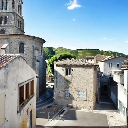 Holiday home L Olivier Dans La Cour *