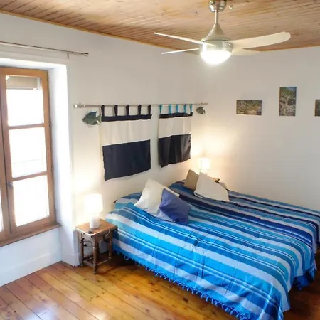 Holiday home L Olivier Dans La Cour