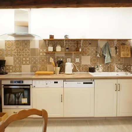Holiday home L Olivier Dans La Cour *